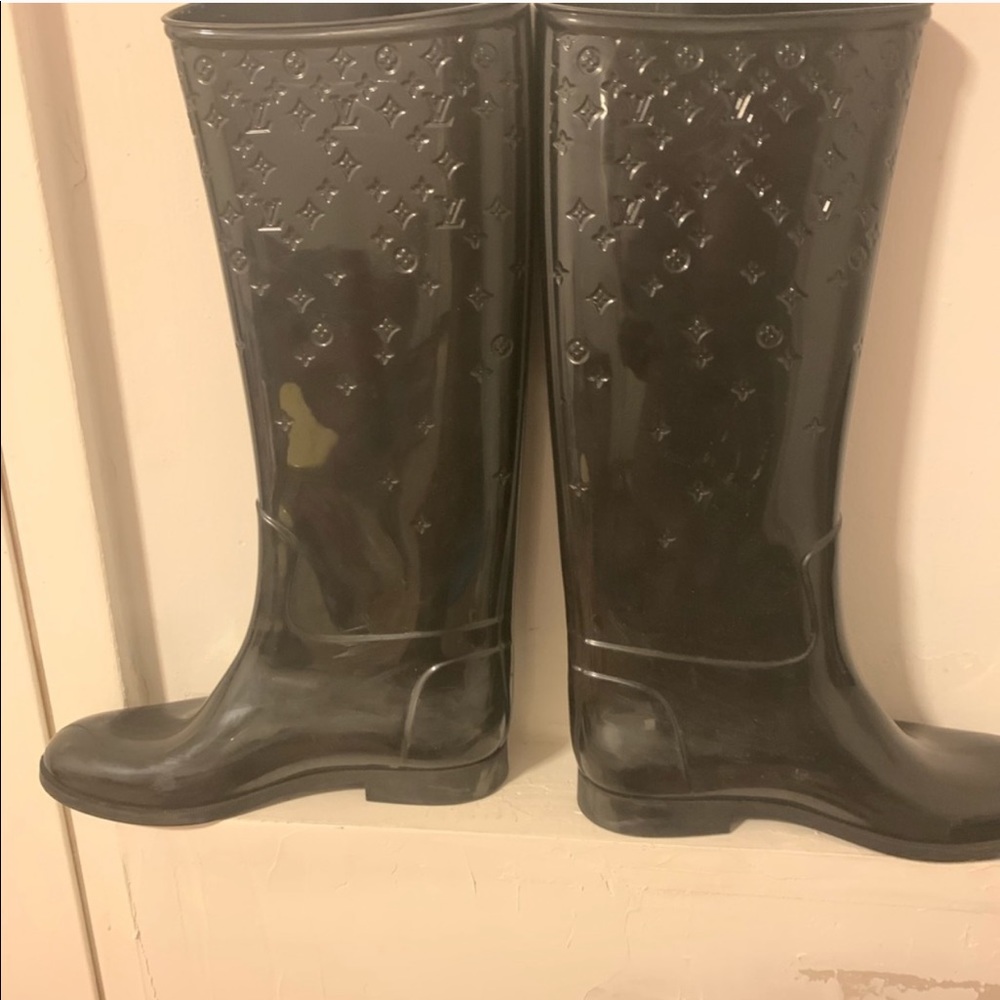 - Authentic Louis Vuitton Rain boots - Picture 3 of 7